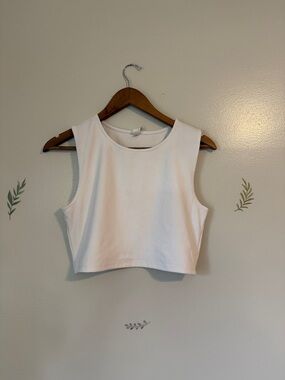 Yogalicious Women's White Cropped Tank Top - Classic Sleeveless Crop